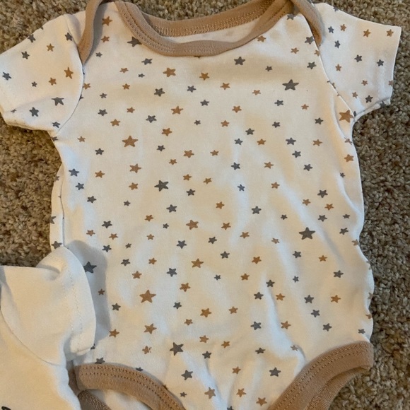NWOT 👶🏼 Bundle Of 3 Onesies - Picture 3 of 7
